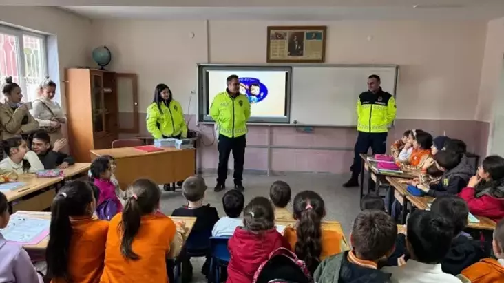 Karacabey’de Öğrencilere Trafik Semineri Düzenlendi