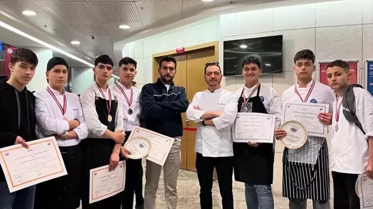 Yeniçağa Aşçılar Lisesi, Gastronomi Festivalinde 2 Altın ve 1 Gümüş Madalya Kazandı