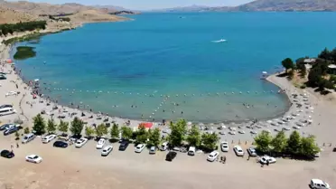 Hazar Gölü’ne Tatilci Akını